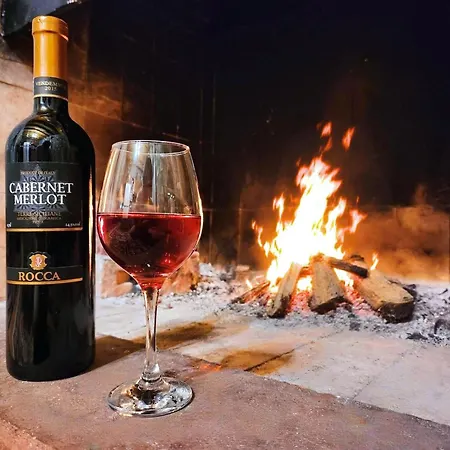 Eleia - Olive Garden & Stone House דירה